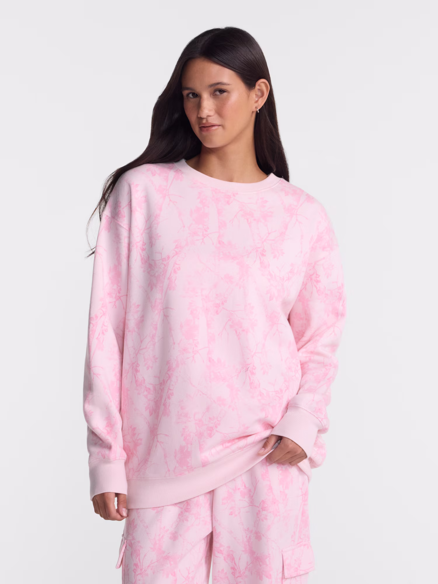 No Boundaries Oversized Fleece Sweatshirt with Long Sleeves, Women's and Women's Plus Sizes XXS-4X